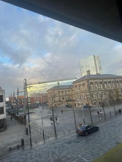 LUXURY Apartment Belfast City Centre overlooking Custom House Sqaure - 2