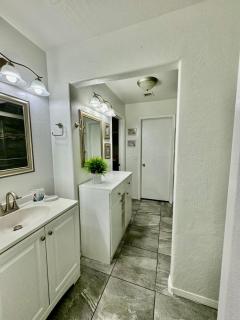 West PHX Cozy king suit with private bathroom Inside a house - Phoenix - 2