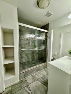West PHX Cozy king suit with private bathroom Inside a house - Phoenix - 3