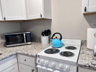 TG Craft Cottage fully fenced yard w private parking - Richmond - 6