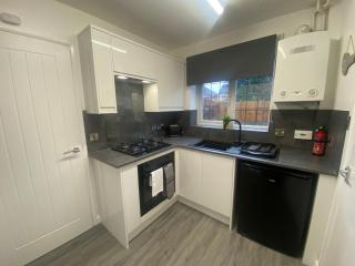 Lingfield House - Spacious 3 Bed Detached Home From Home - Burton upon Trent - 3