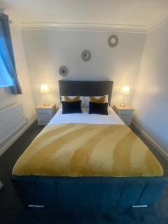 Lingfield House - Spacious 3 Bed Home From Home in Burton - Burton-upon-Trent - 0