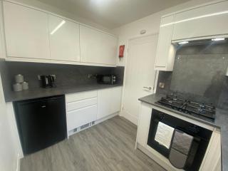 Lingfield House - Spacious 3 Bed Detached Home From Home - Burton upon Trent - 2