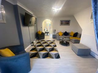 Lingfield House - Spacious 3 Bed Detached Home From Home - Burton upon Trent - 6