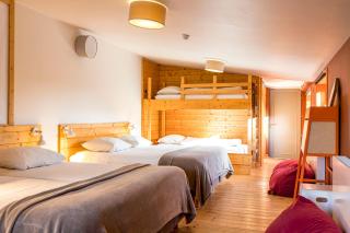 ZussEnzo - STOER FAMILIEHUIS - 18P - 5SLPK - GROTE TUIN - SAUNA - OFYR BBQ - HOMECINEMA - 15MIN MAASTRICHT - 3