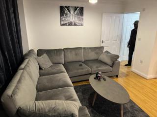 LUXURY APARTMENTS - Dagenham - 7