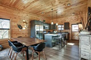 Luxe Lodge View Heated Pool Hot Tub Games - 3