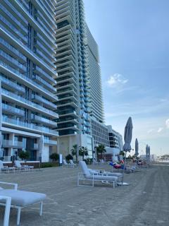 YOUR STAY APARTMENTS Luxury Beachfront Living - Dubai - 4