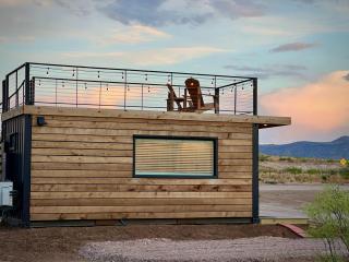 New The Cowboy Boots-Shipping Container Home - Alpine - 9