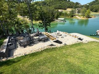 Peaceful Cabin on Lake Sleeps 18 w outdoor kitchen - Sevierville - 6