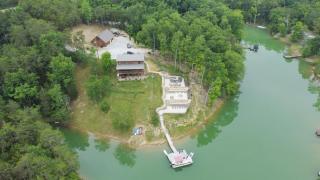 Peaceful Cabin on Lake Sleeps 18 w outdoor kitchen - Sevierville - 9