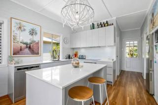 Stylish Beachouse 200m to Trendy Moffat Beach - 0