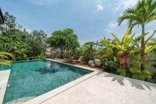 Cemagi Beachside Sultana: 5BR Luxury Villa Canggu - 2