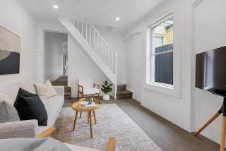 Chic 3-BR Terrace - Prime Location, Modern comforts - Sídney - 0
