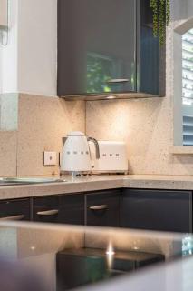 Petal and Bloom - 3BR Family CBD - Adelaide - 5