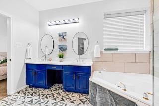 4 BR w/ Pool 10 min to Six flags, AT&T Stadium & Glode Life Park - 5