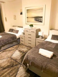 Gravesend 2 Bedroom Spacious Stylish Apartment - Sleeps upto 6 - 2 Min Walk to Station - Kent - 7