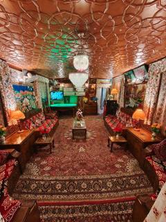 HB NEW LIGHT GROUP OF HOUSEBOATS - 0