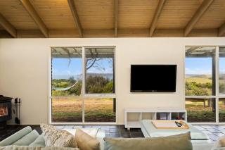 'Clifftop Cocoon' Swing into Scenic Sea Views - San Remo - 2