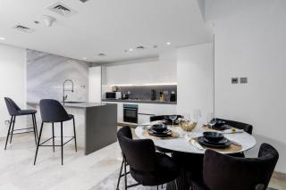 Maison Privee - Exquisite Duplex with Private Patio & Loft Living - 5