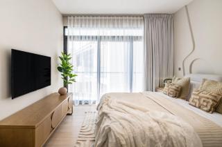 Stunning Palm Villa with Rooftop Garden, Resort Style Pool and Beach by Exclusive Holiday Homes - Dubai - 1