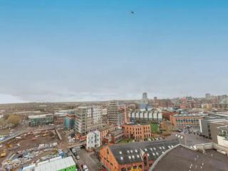 Pass the Keys Panoramic Serenity - Summer Bliss - Leeds Dock - Leeds - 6
