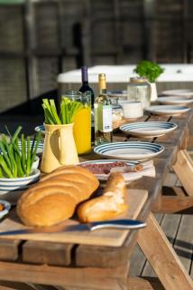 Sound of the Sea, beach front Bungalow with hot tub, in Tywyn - Tywyn - 4