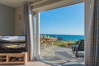 Sound of the Sea, beach front Bungalow with hot tub, in Tywyn - Tywyn - 8