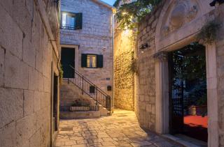 Old Center Stone House - Split - 0