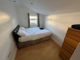3 Bedroom Townhouse Central Brentwood - Brentwood - 9