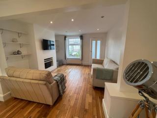 3 Bedroom Townhouse Central Brentwood - Brentwood - 7