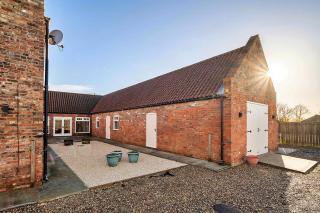 Finest Retreats - South Barn - Winestead - 0