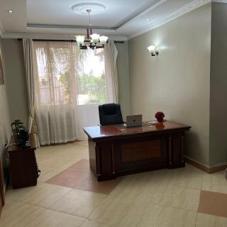 Cozy & Spacious 3BR Near Beach With Pool & Gym - Dar es Salaam - 1
