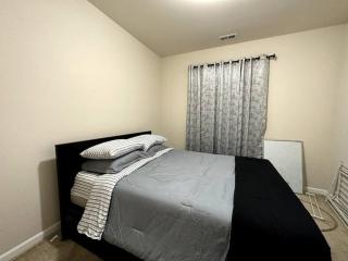 B11-Reunion Villa for relaxation, fenced yard, many BRs - Bothell - 1