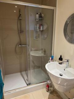 4 Bed House - Sleeps 7 - Garden - Wifi - Parking - 7