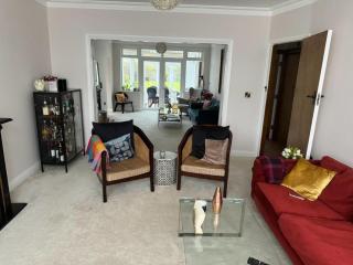 4 Bed House - Sleeps 7 - Garden - Wifi - Parking - 8