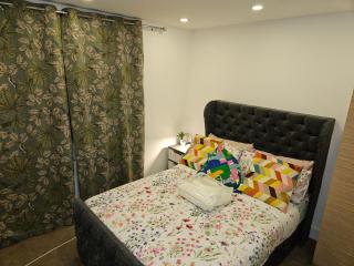 London Glamour Apartments - 5