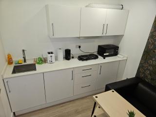 1 Bed Flat - Sleeps 2 - Parking - Garden - 5