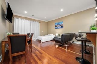 Glamorous 1BR Condo 200ft to St. Thomas Hospital - 3