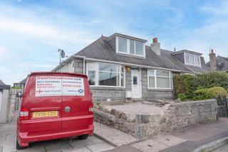 Dwellcome Home Ltd 3 Bedroom House, 2 Kings 1 Double, Garden, Free Driveway Parking, Fast WIFI, Ideal for Long Term Contractor, etc Stays, Regular Housekeeping Option - See Our Site for Assurance - Aberdeen - 0