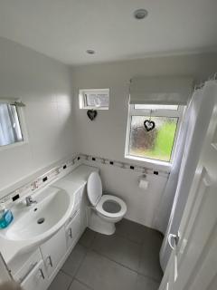 Granada, 2 bedroom chalet with onsite pool and bar - Selsey - 3
