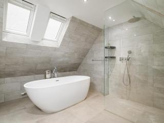 Pass the Keys Historic Ramsay Garden Apt With Balcony Views - Edimburgo - 3