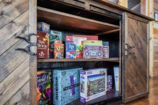 Cozy cabin, crackling fire, and hot tub magic! - Sevierville - 8