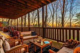 Cozy cabin, crackling fire, and hot tub magic! - Sevierville - 7