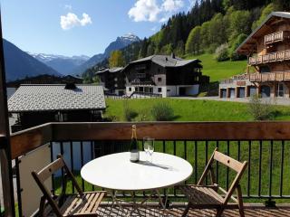 Studio cabine lumineux 2* à Morzine, proche pistes, balcon Sud-Est, parking privé, 2-4 pers. - FR-1-754-57 - 1