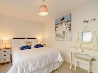 2 Bed in Tenby FB290 - 1