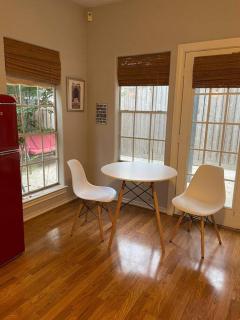 Stylish Studio in Montrose - The Italian Plaza - Houston - 9