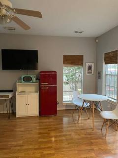 Stylish Studio in Montrose - The Italian Plaza - Houston - 5