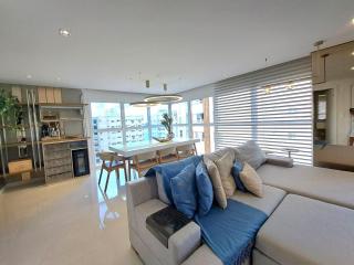 Encantador! 3 Suítes, Vista, Finamente Mobiliado - 0