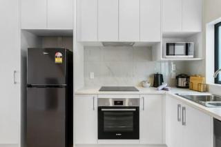 Urban Pulse Townhouse with parking - Auckland - 8